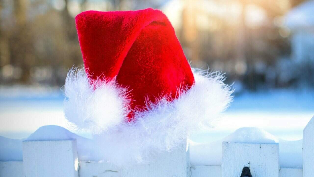  What Type Of Hat Does Santa Wear 